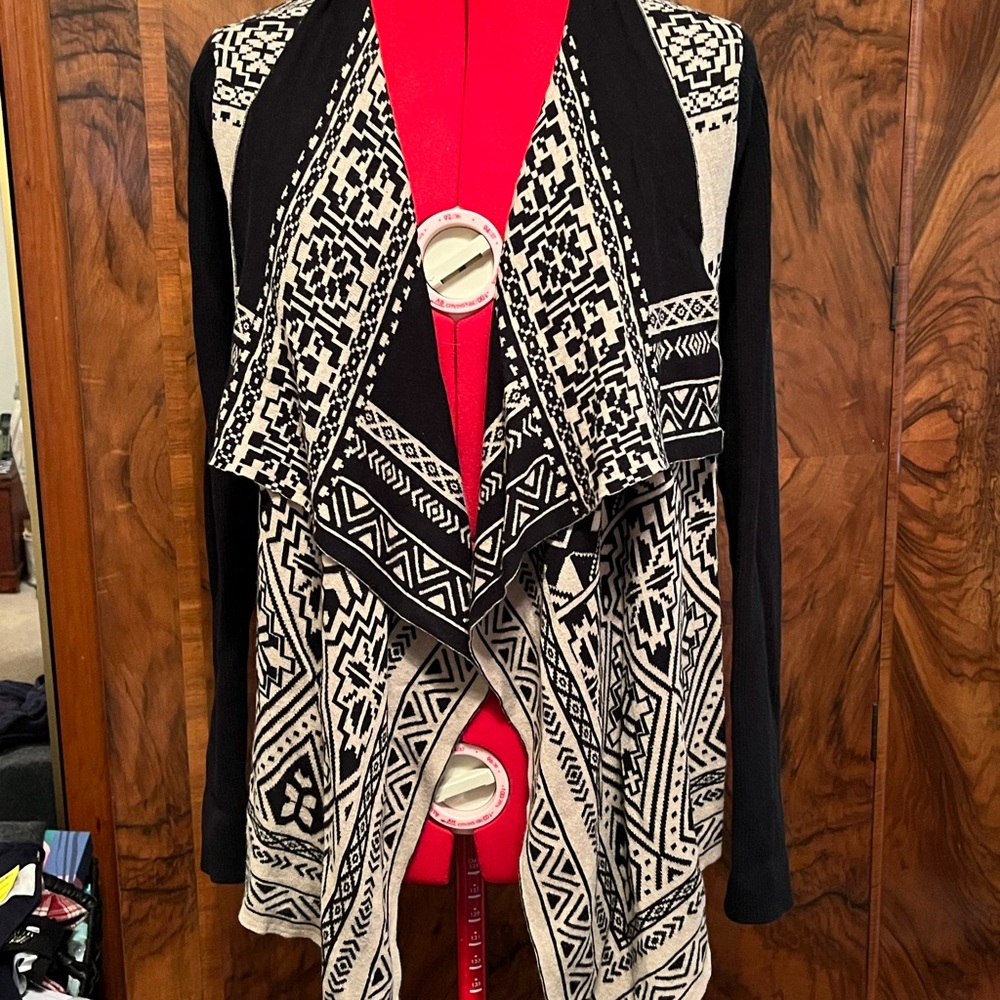 Size Medium Black And Cream Patterned Sweater Jac… - image 3